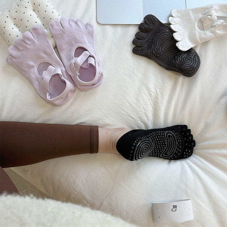 جوارب يوغا نسائية بخمسة أصابع  - مراجعة Grip Sock Yoga وسعره